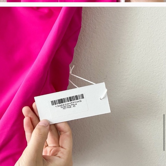 ❌ SOLD ❌ NWT Reformation Swell Hot Pink Swimsuit - Picture 8 of 9